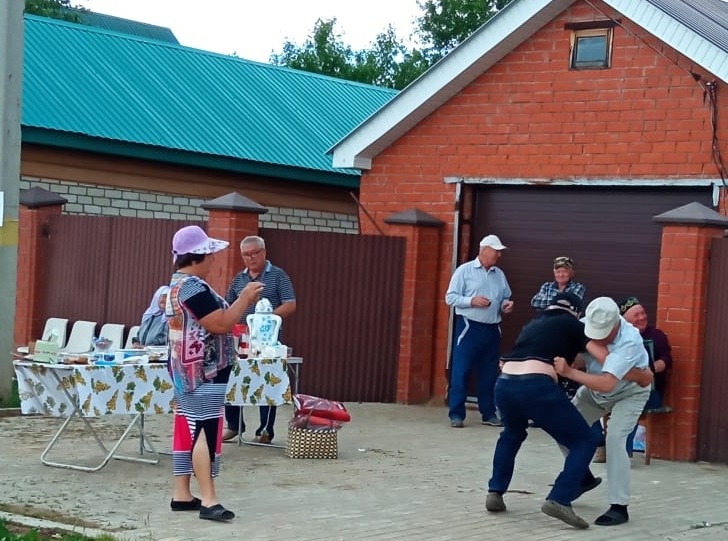 В Новом Иркеняше во время сбора подарков провели соревнования по корэш