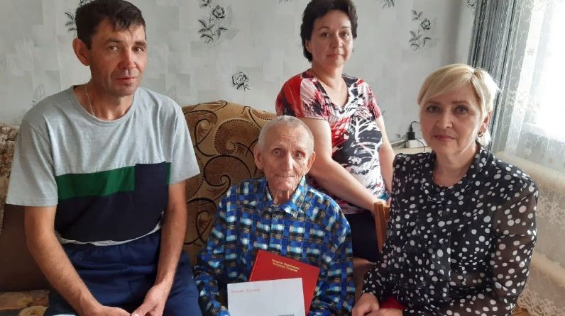 В Мензелинске поздравили труженика тыла с 90-летием!