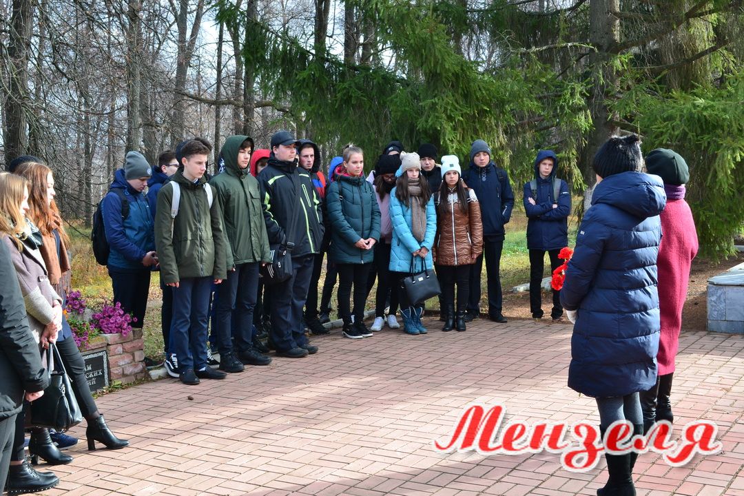 Студенты Мензелинского педколледжа почтили память жертв политических репрессий