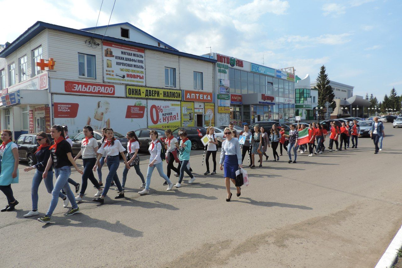 В Мензелинске прошел парад в честь Дня пионерии