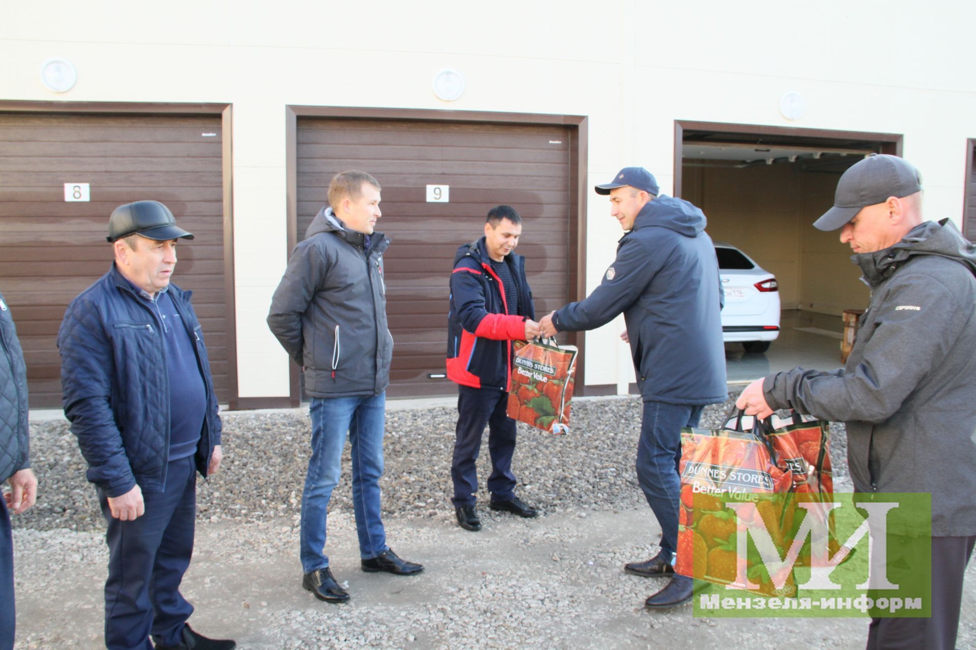 Завтра профессиональный праздник отмечают все водители, особенно руководителей района, работники сферы транспортного обслуживания