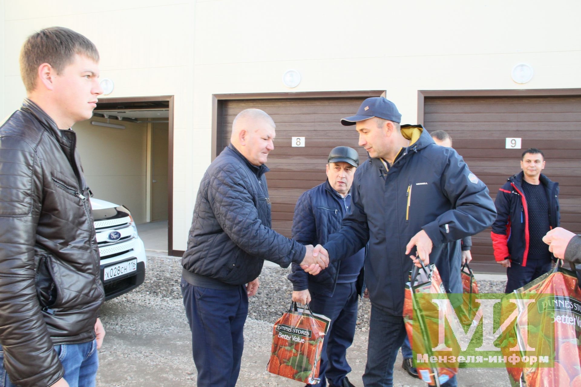 Завтра профессиональный праздник отмечают все водители, особенно руководителей района, работники сферы транспортного обслуживания