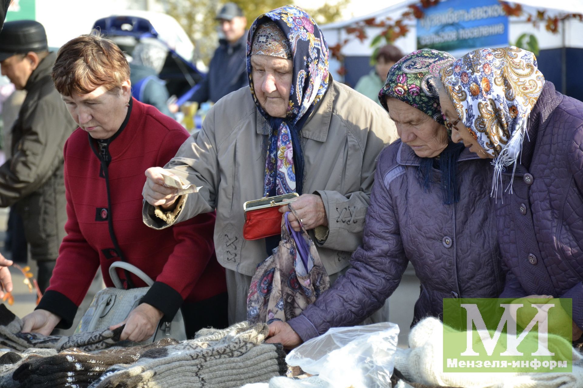 Сельчане угостили горожан