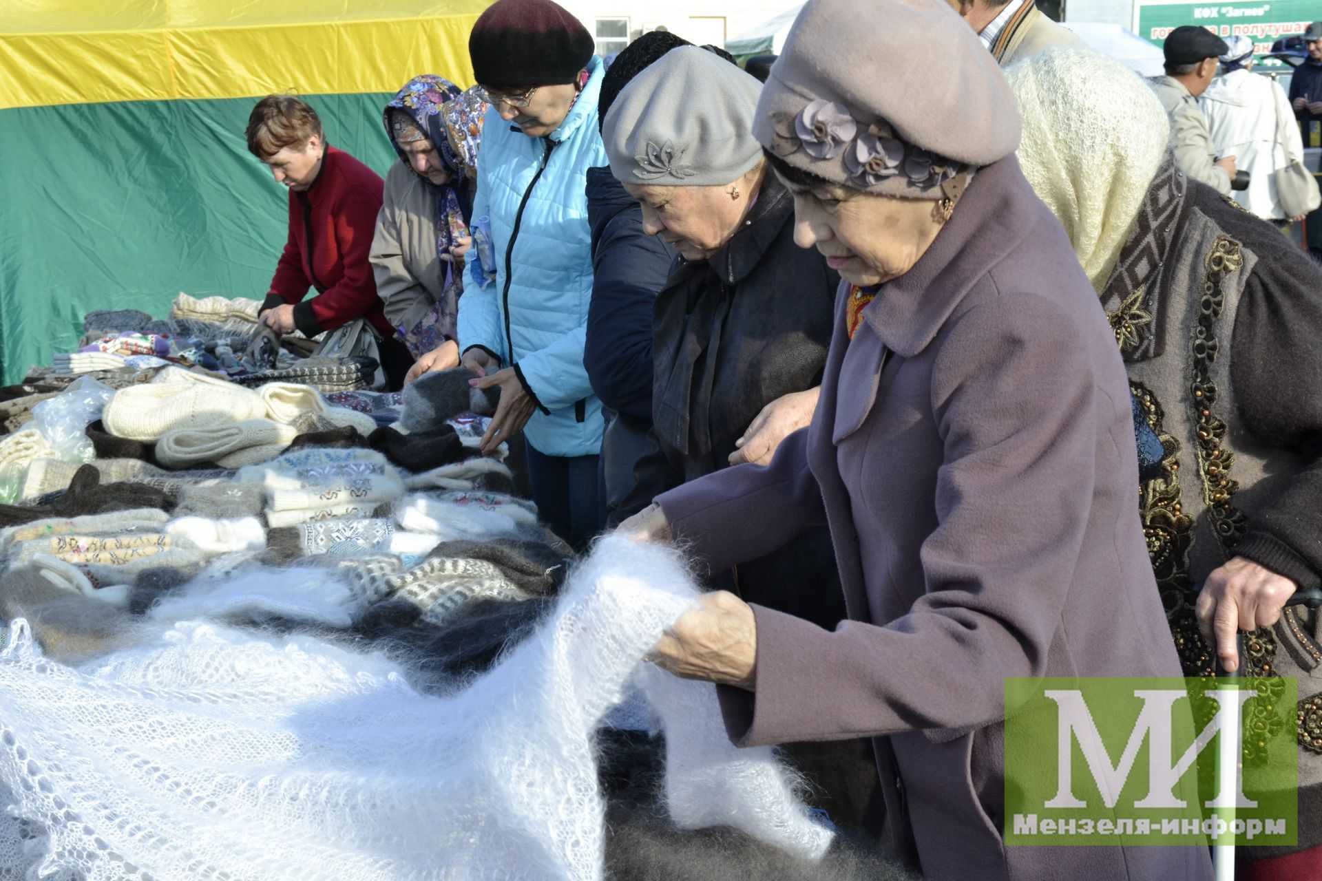 Сельчане угостили горожан