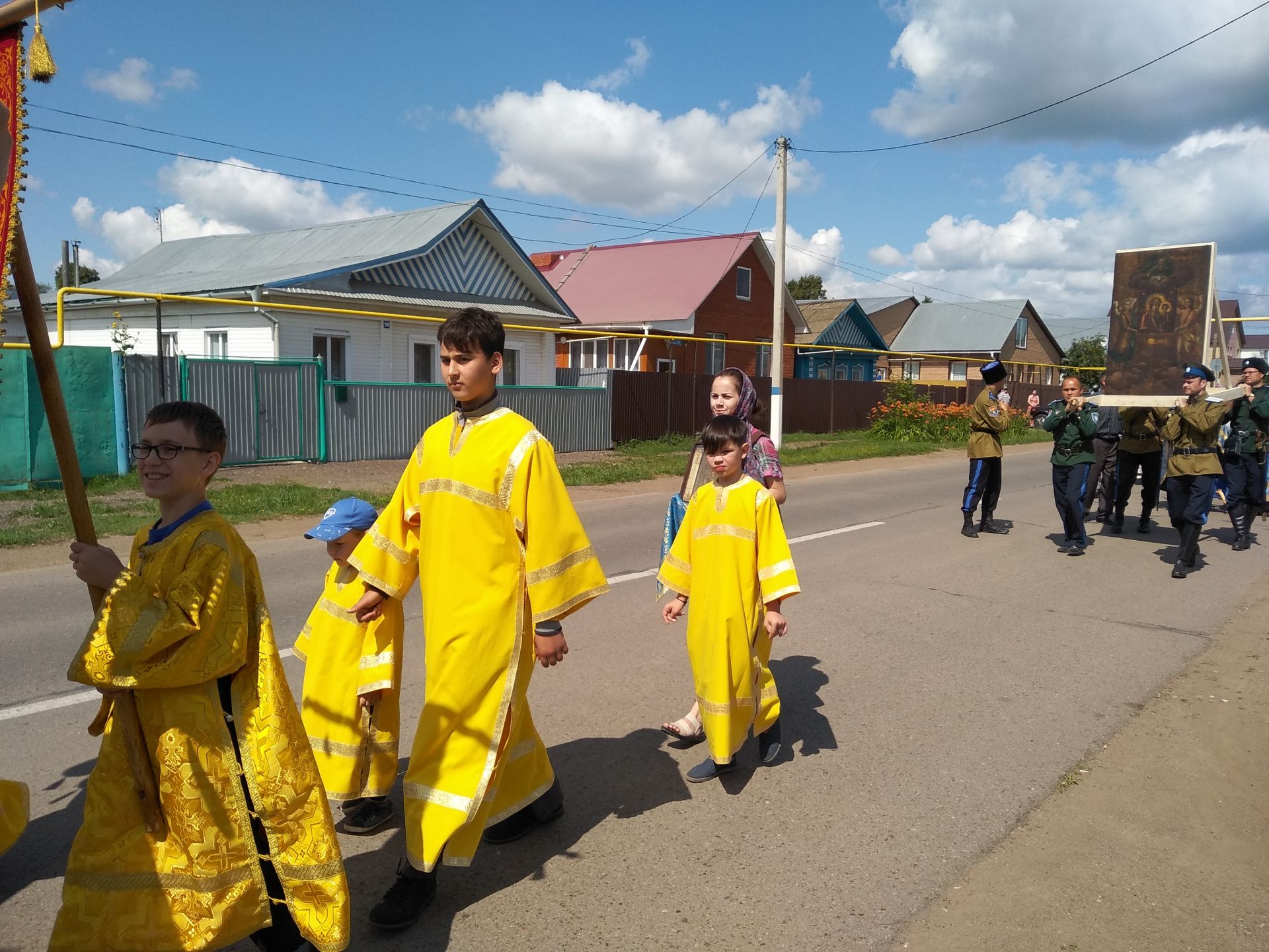 В Мензелинске состоялся крестный ход в честь Казанской иконы Божией Матери