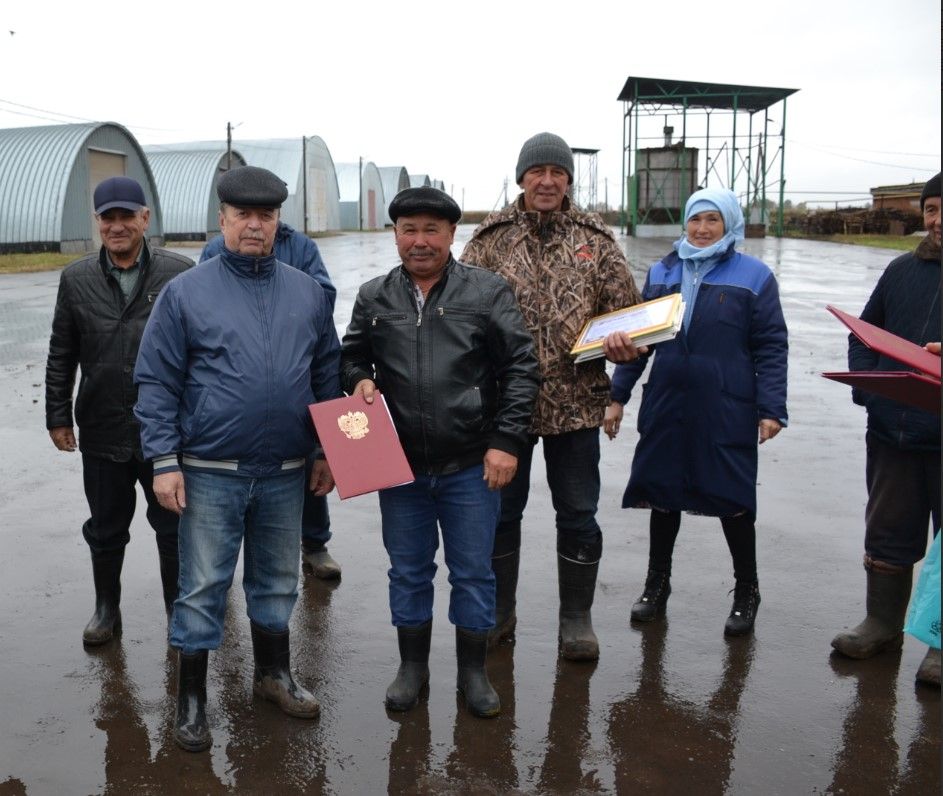 Передовики "Калмурзино" получили грамоты от министерства