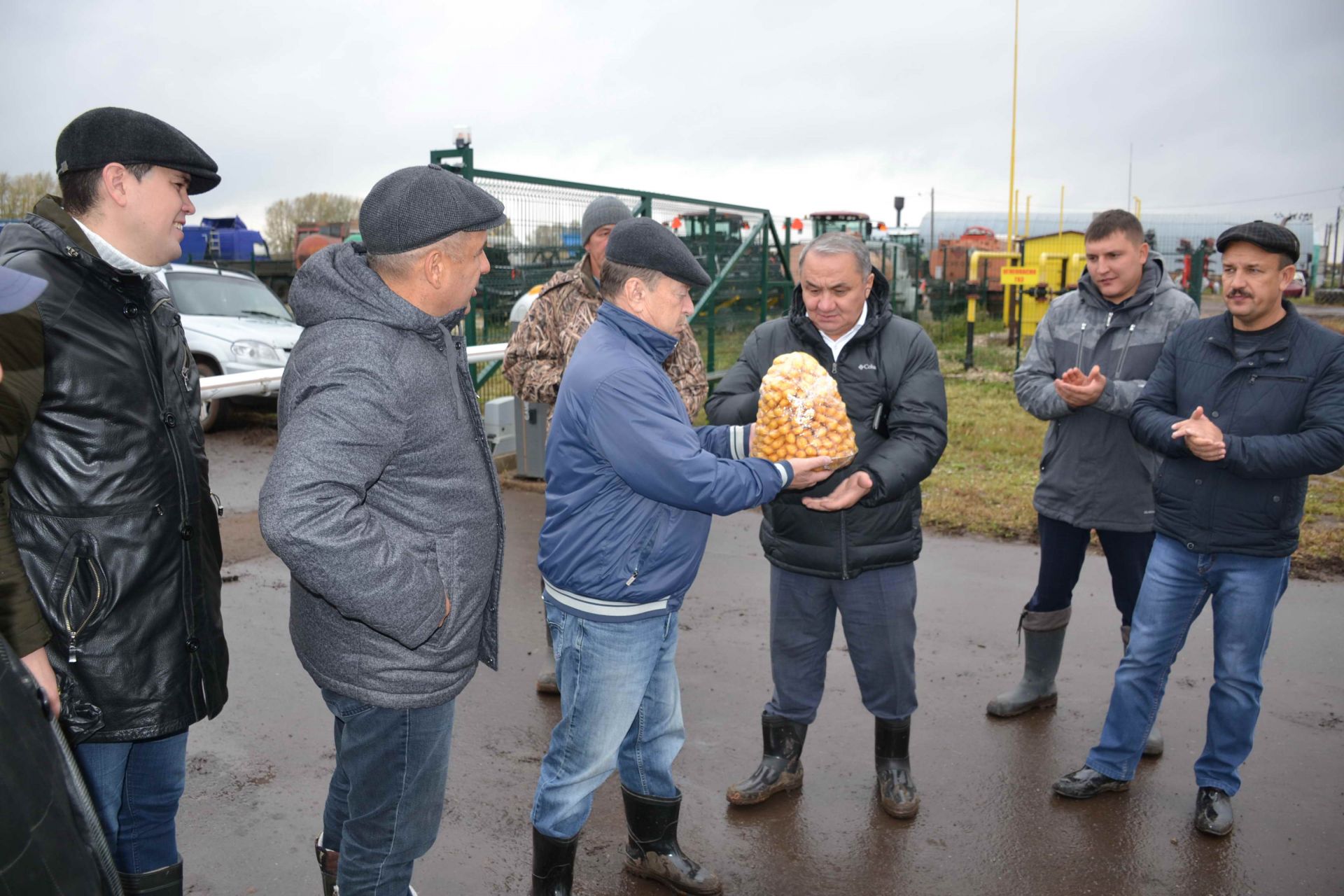 Движение вперед Назип Хазипов начал с изучения опыта Мензелинского района