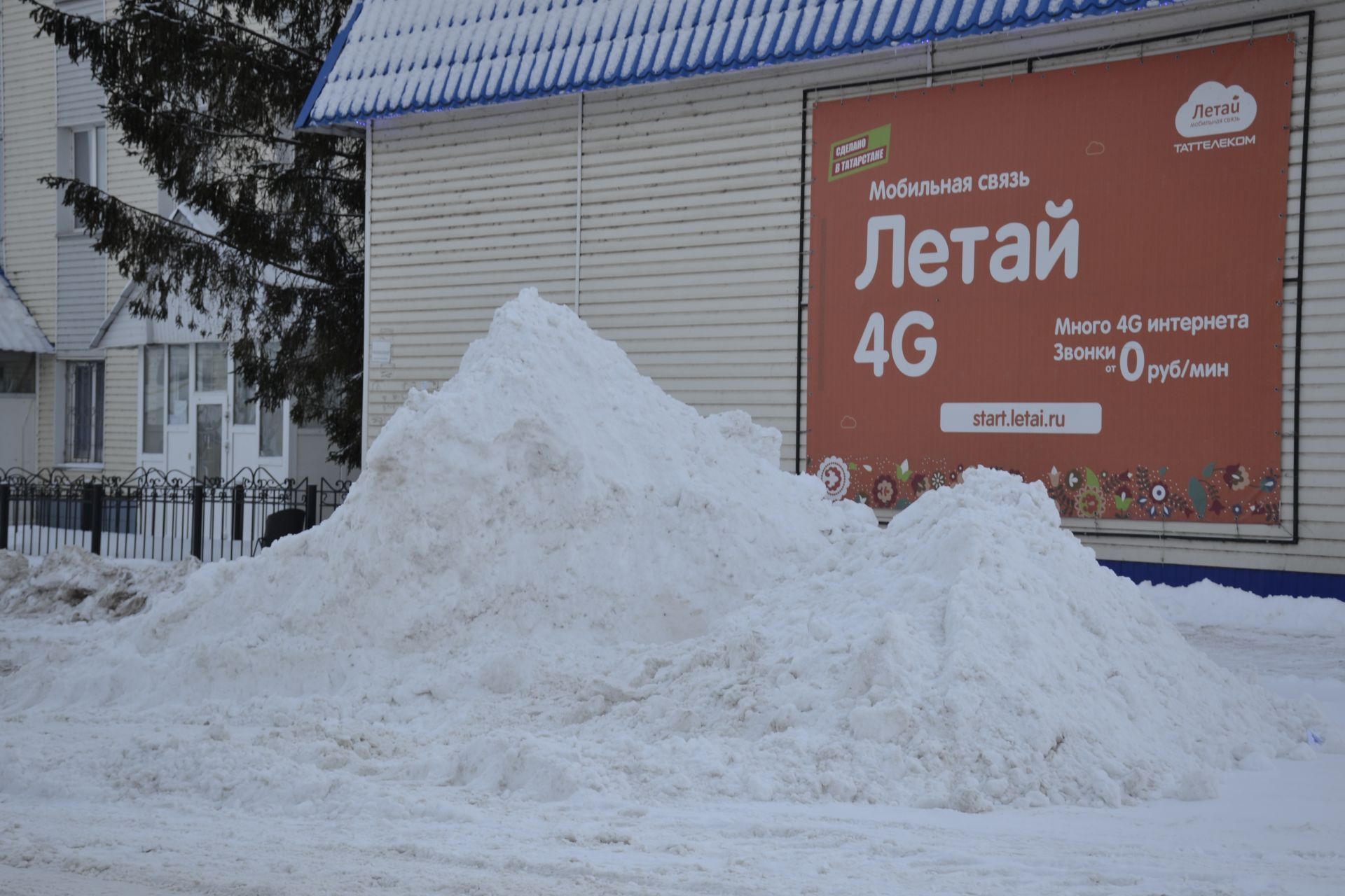 Первый снег нового года вычищен