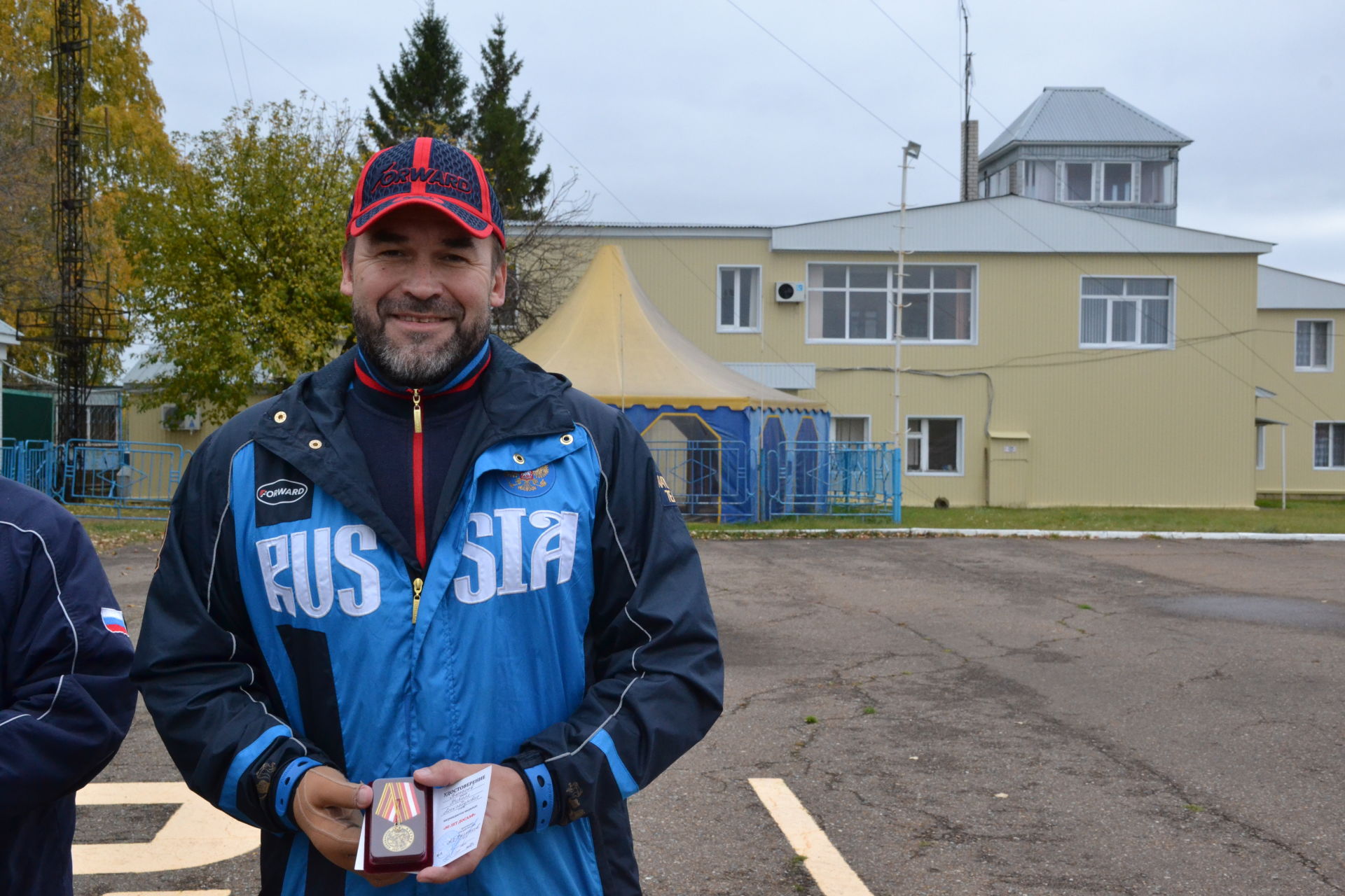 В Мензелинске проходит чемпионат России среди парашютистов