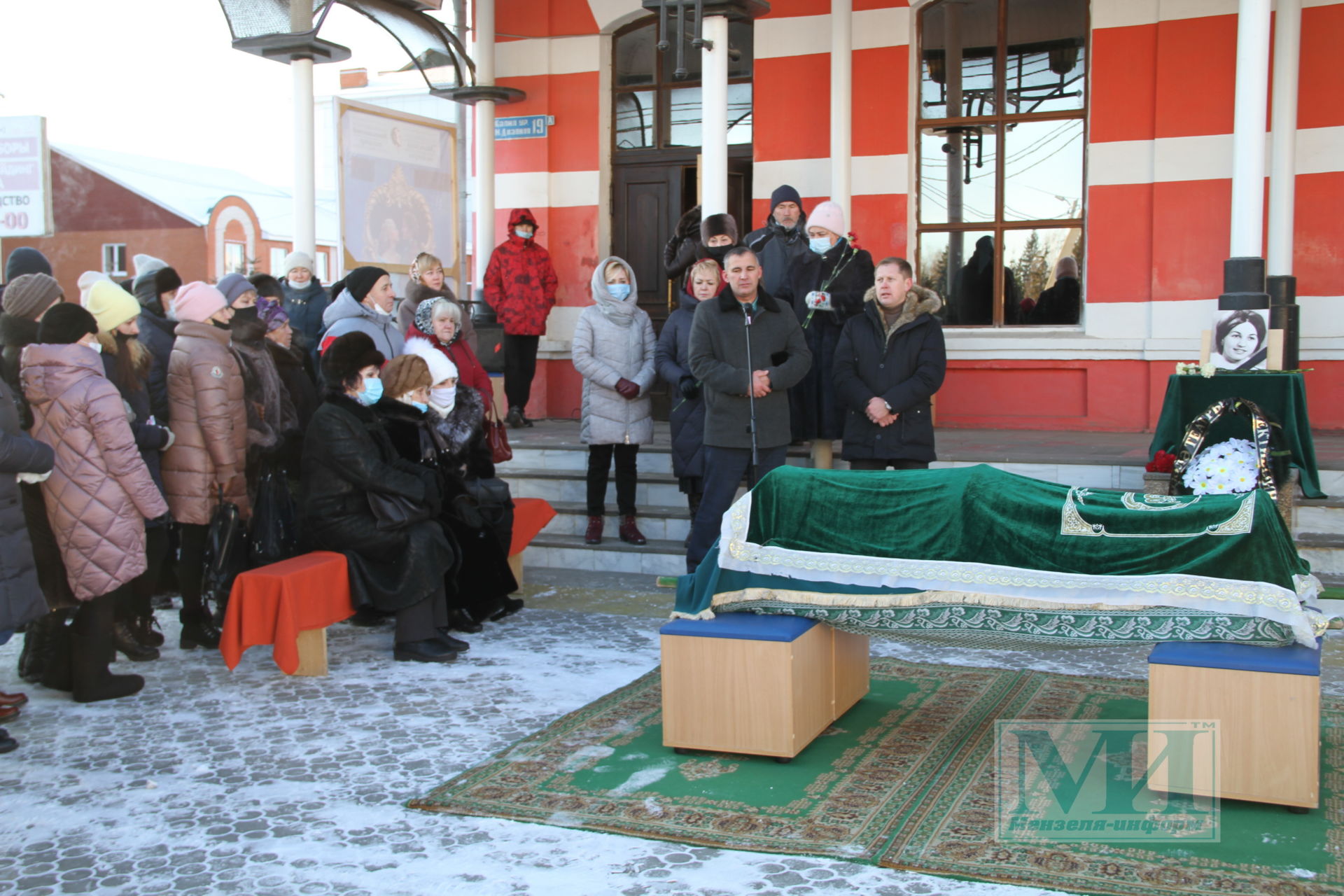 В возрасте 80 лет ушла из жизни бывшая актриса Мензелинского государственного татарского драматического театра имени Сабира Амутбаева, народная артистка Татарстана, легенда театра Илюса Бадриева