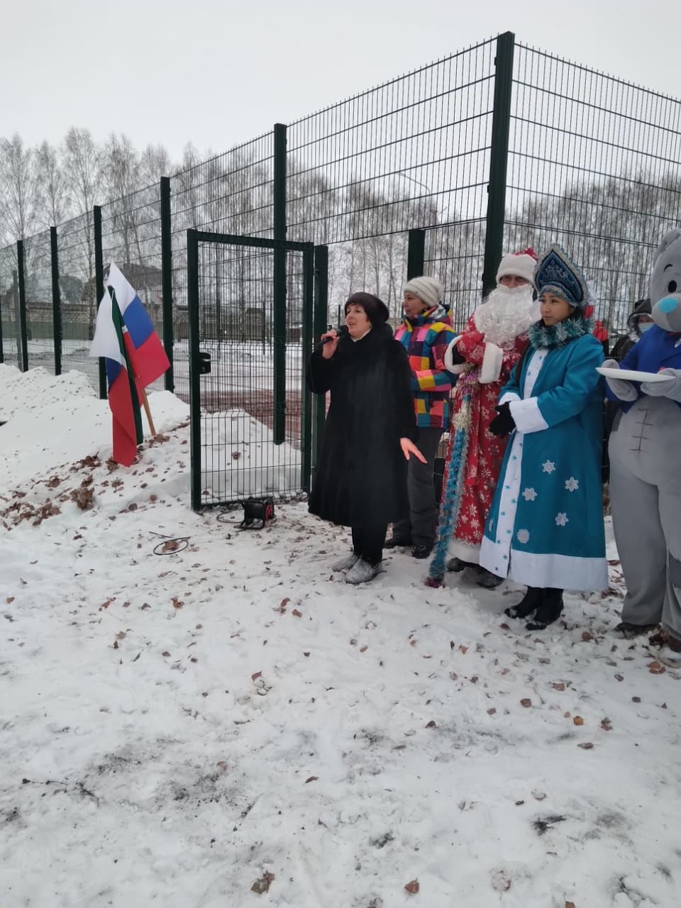 В селе Коноваловка сданы в эксплуатацию спортивная площадка и каток