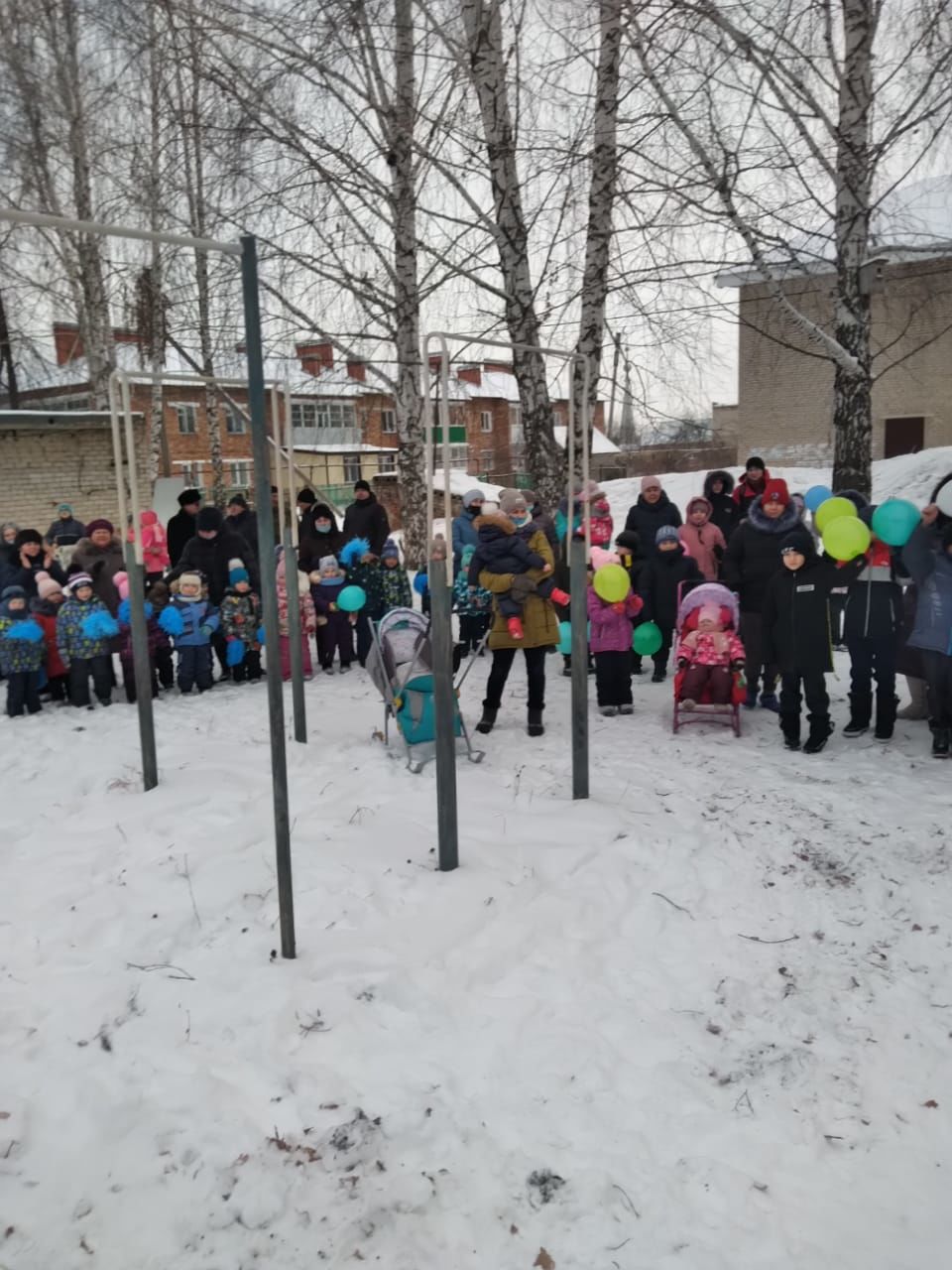 В селе Коноваловка сданы в эксплуатацию спортивная площадка и каток