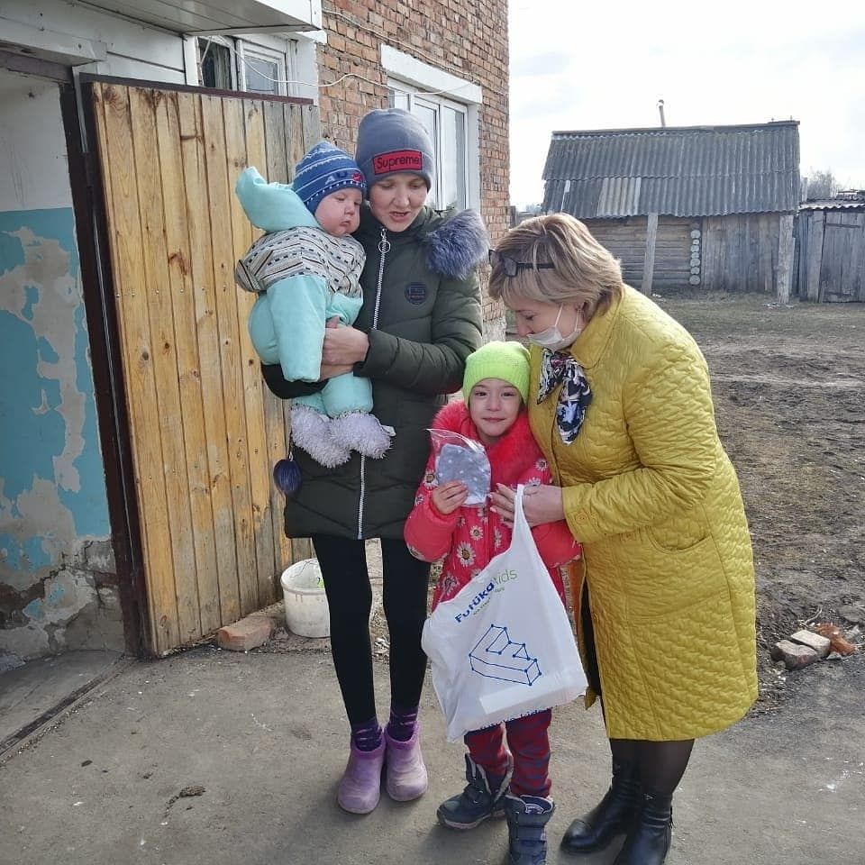 Малообеспеченные семьи в Мензелинском районе получили бесплатные маски