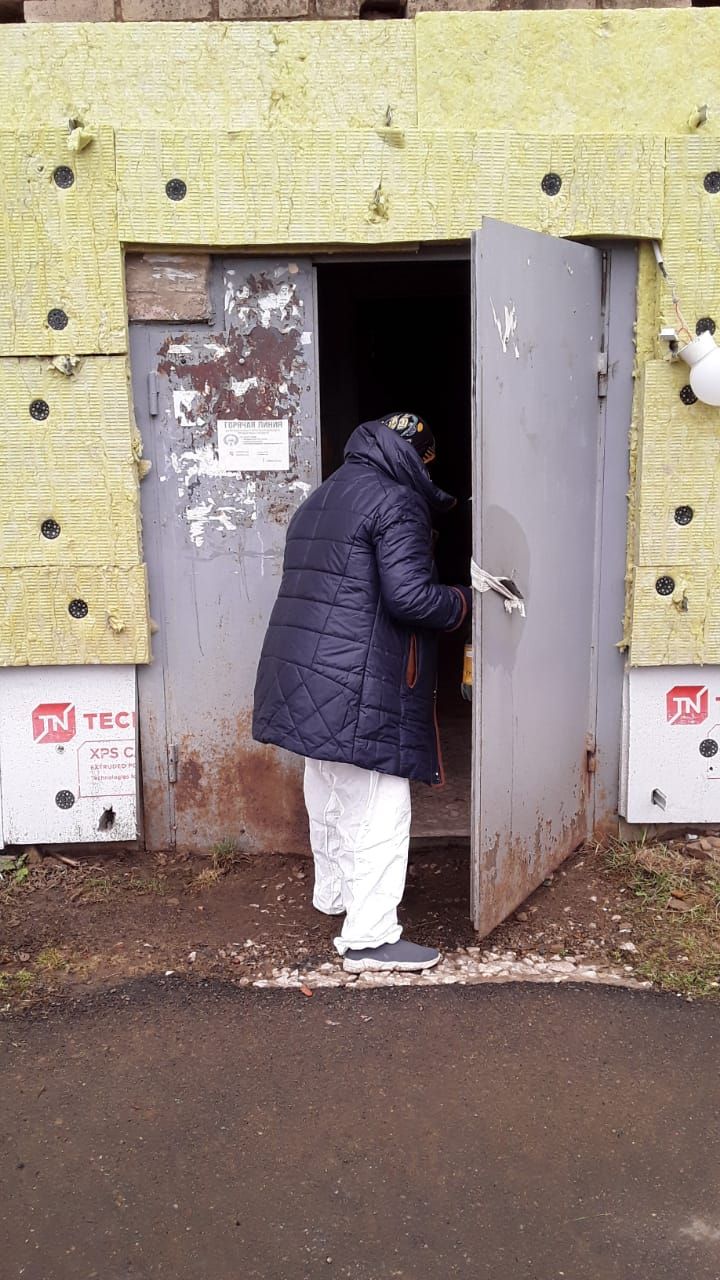 В Мензелинске против коронавируса обрабатывают и подъезды, и уличные дороги