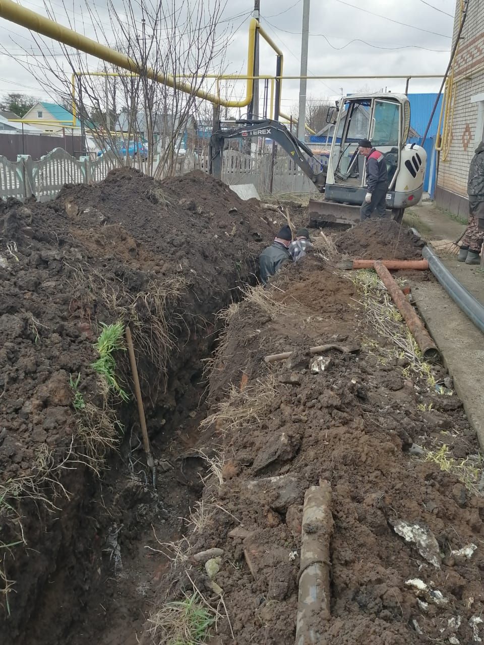 В Мензелинске по обращению жильцов МКД заменили трубы водоотведения