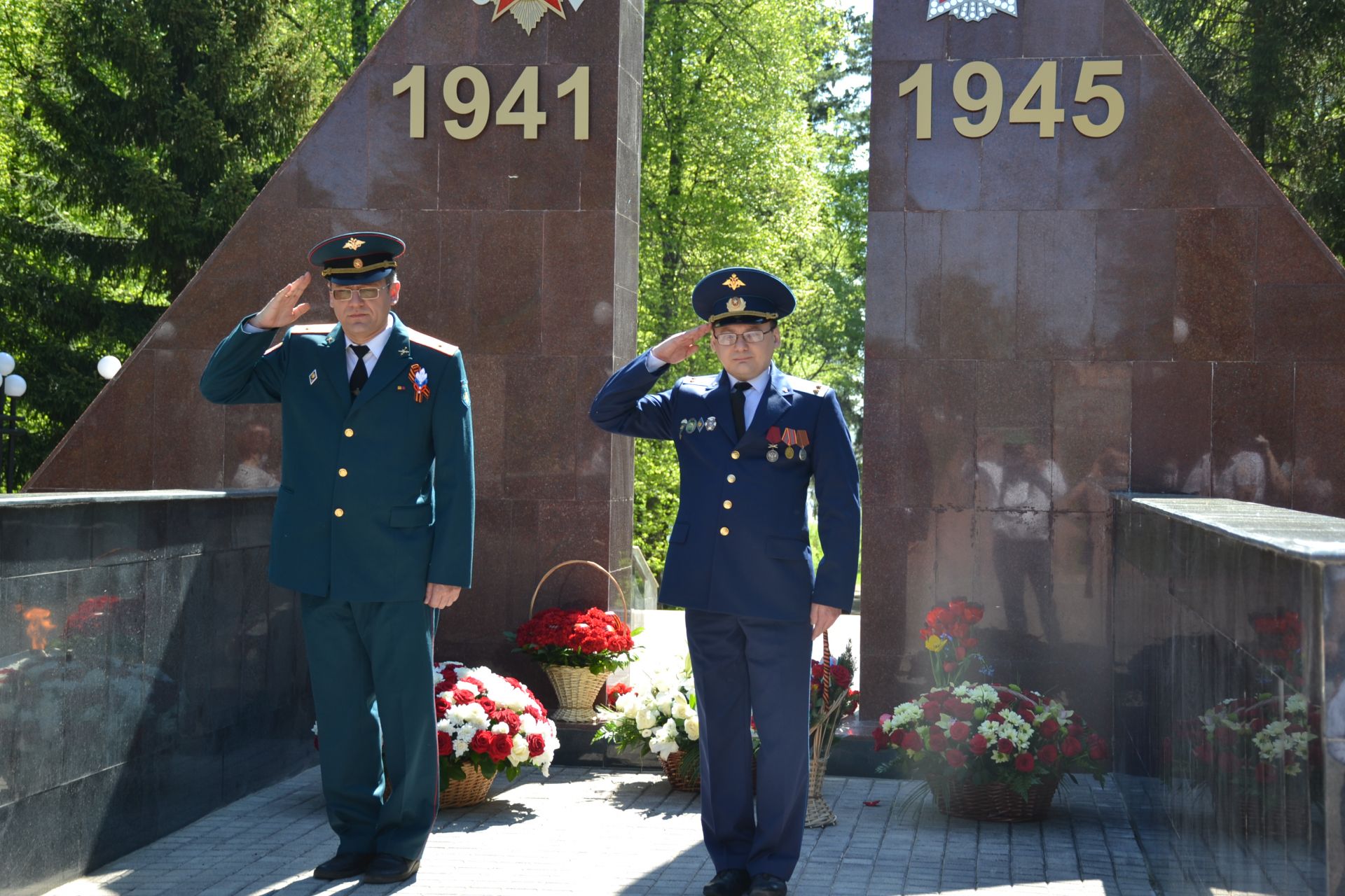 В Мензелинске возложили венки к мемориалу