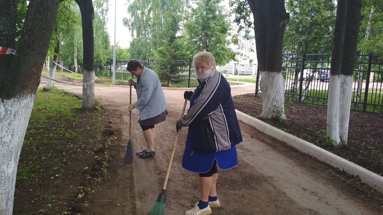 Организации шефствуют, медицинские работники тоже не остаются в стороне