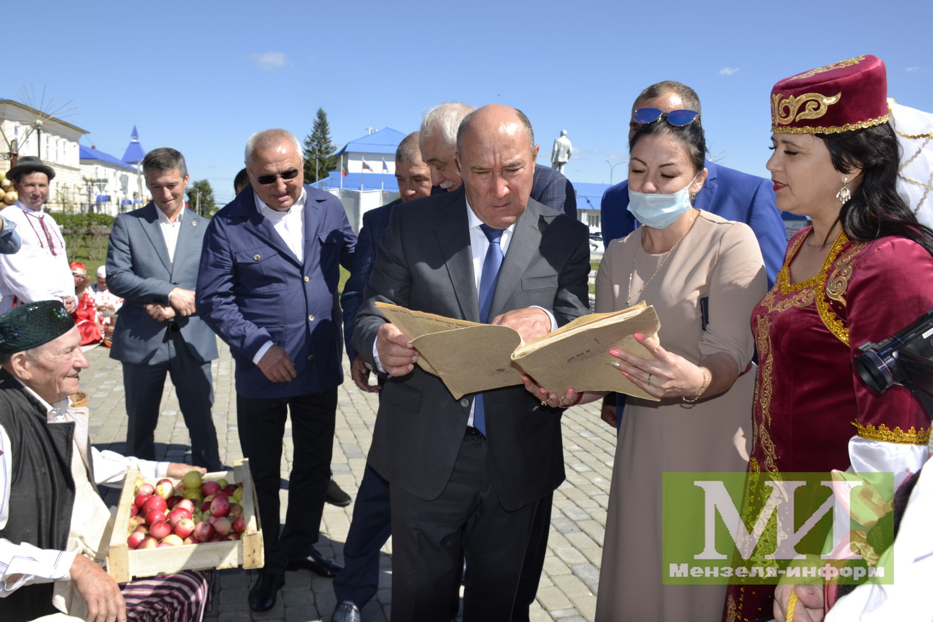 Заместитель председателя Госсовета РТ Марат Ахметов встретился в Мензелинске с работниками культуры, искусства и образования