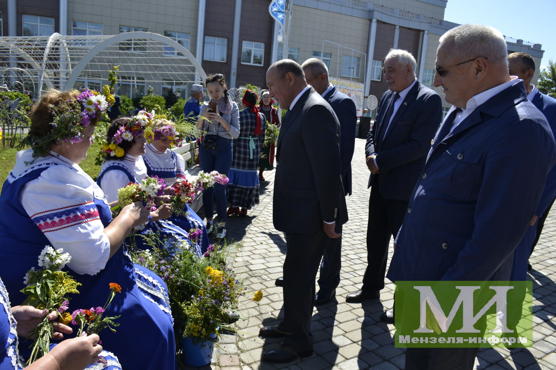 Заместитель председателя Госсовета РТ Марат Ахметов встретился в Мензелинске с работниками культуры, искусства и образования