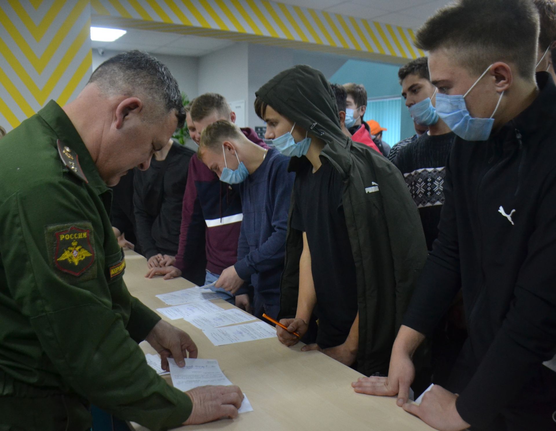 В Мензелинске в торжественной обстановке прошел Всероссийский День призывника