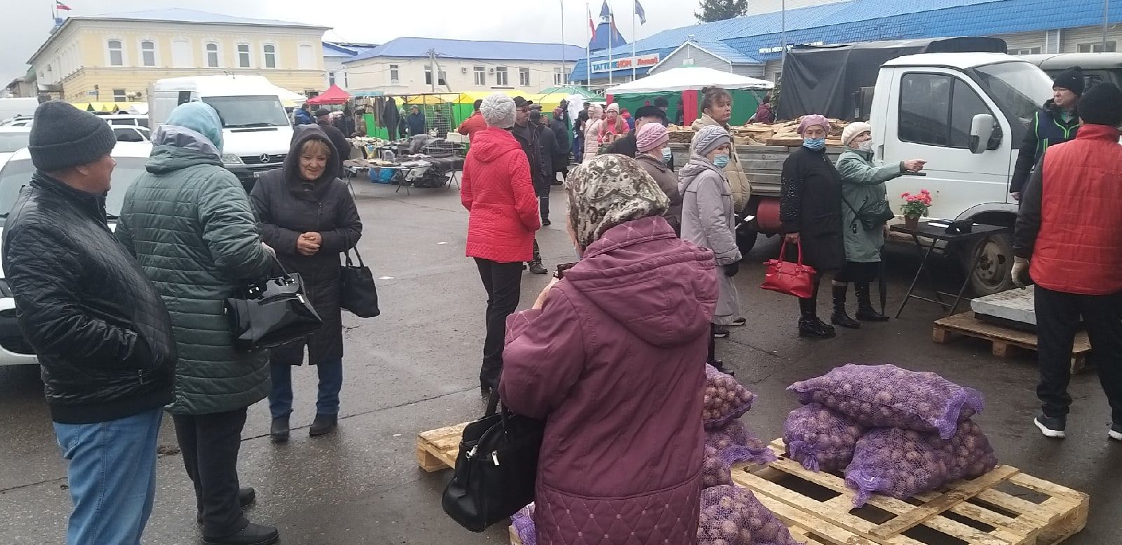 На Мензелинской ярмарке каждый желающий приобрел товар