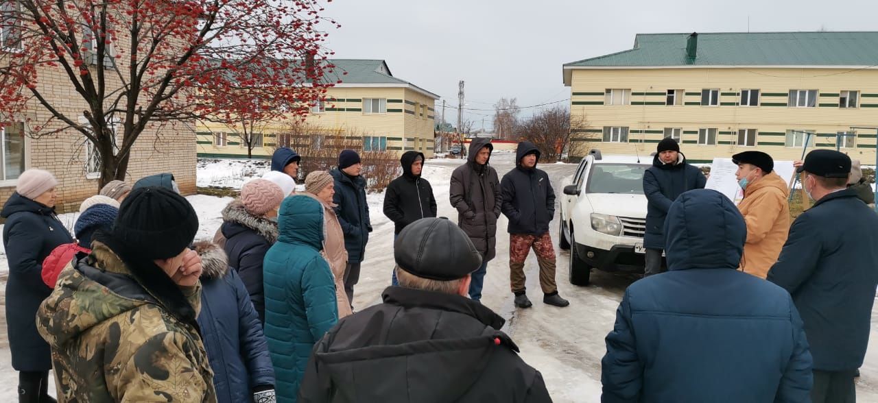 В Мензелинске проходят встречи с жильцами домов, вошедших в программу "Наш двор" на следующий год