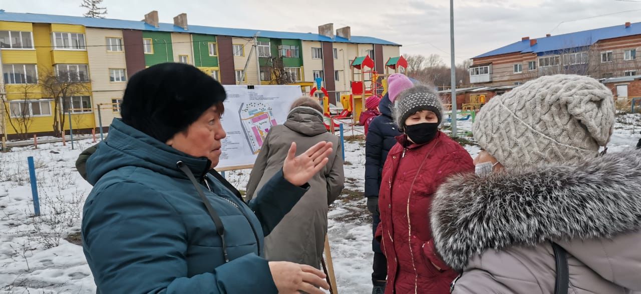 В Мензелинске проходят встречи с жильцами домов, вошедших в программу "Наш двор" на следующий год