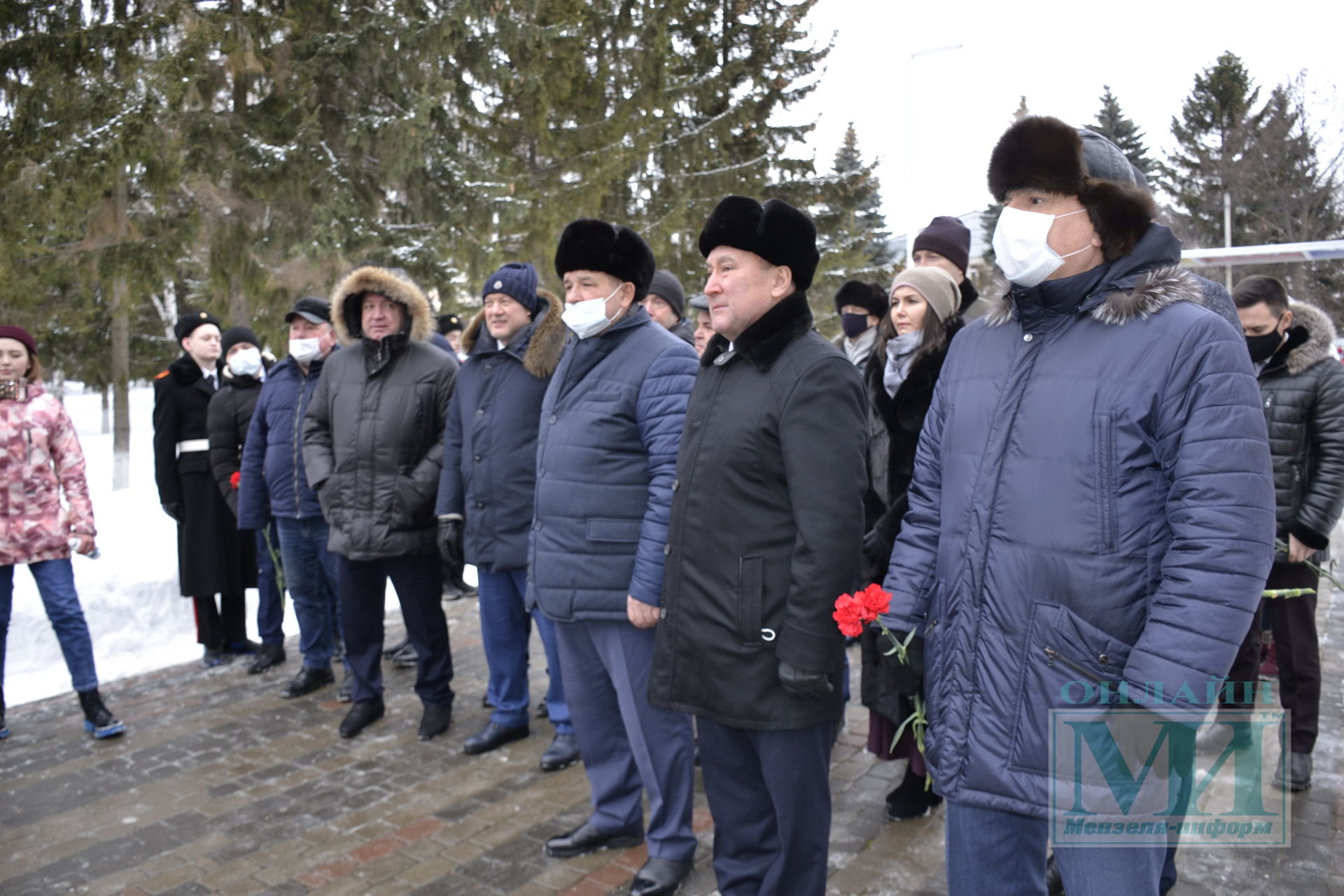 В Мензелинске возложили цветы к памятнику поэту-герою Мусе Джалилю