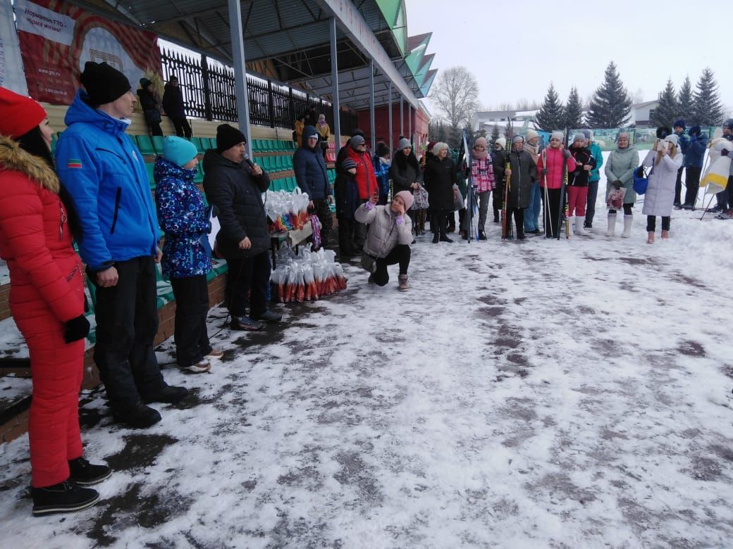 В Мензелинске прошли массовые лыжные гонки