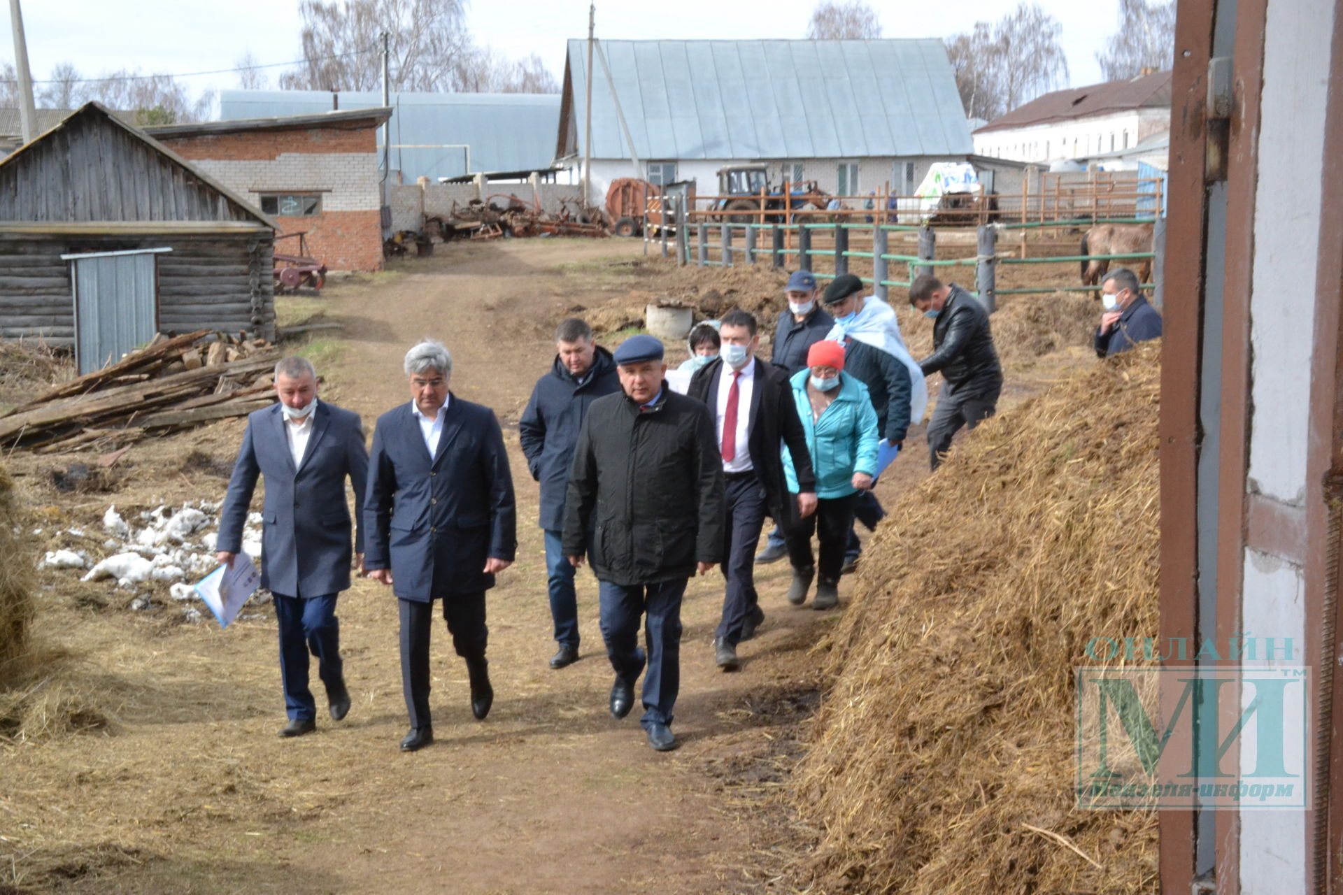 Руководство Мензелинского района презентовало Василю Шайхразиеву проект новой базы госконюшни