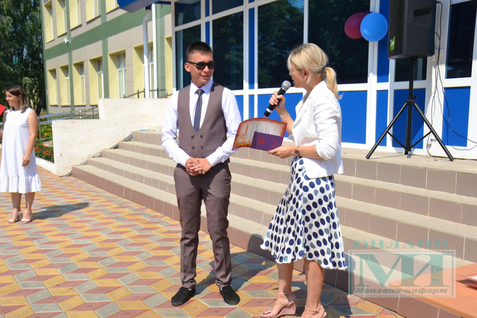 В средней школе №3 города Мензелинск в торжественной обстановке выпускникам 9 класса были вручены аттестаты