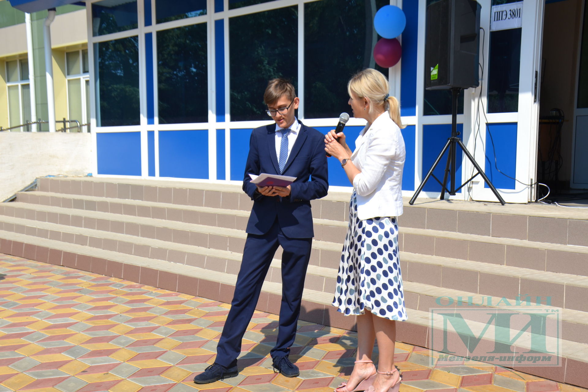 В средней школе №3 города Мензелинск в торжественной обстановке выпускникам 9 класса были вручены аттестаты