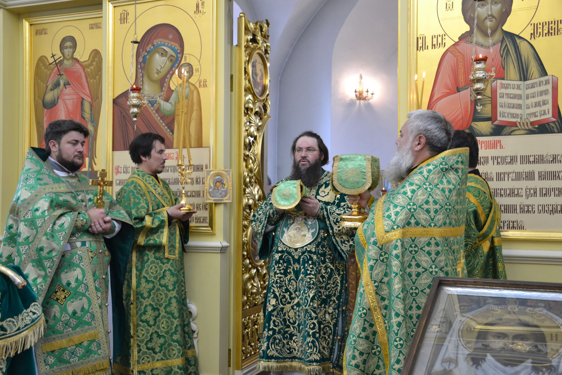 Епископ Елабужский Иннокентий провел архиерейское служение в Мензелинске