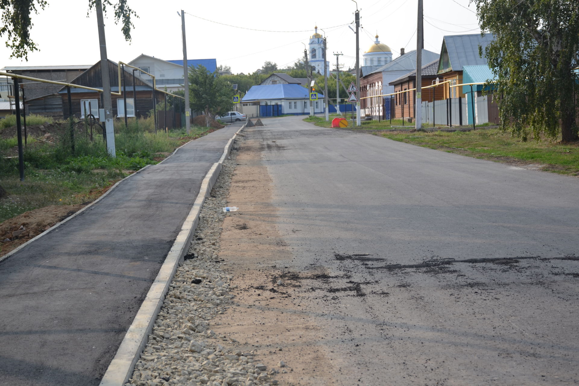 В Мензелинске на средства самообложения строят тротуар по улице Ленина до набережной