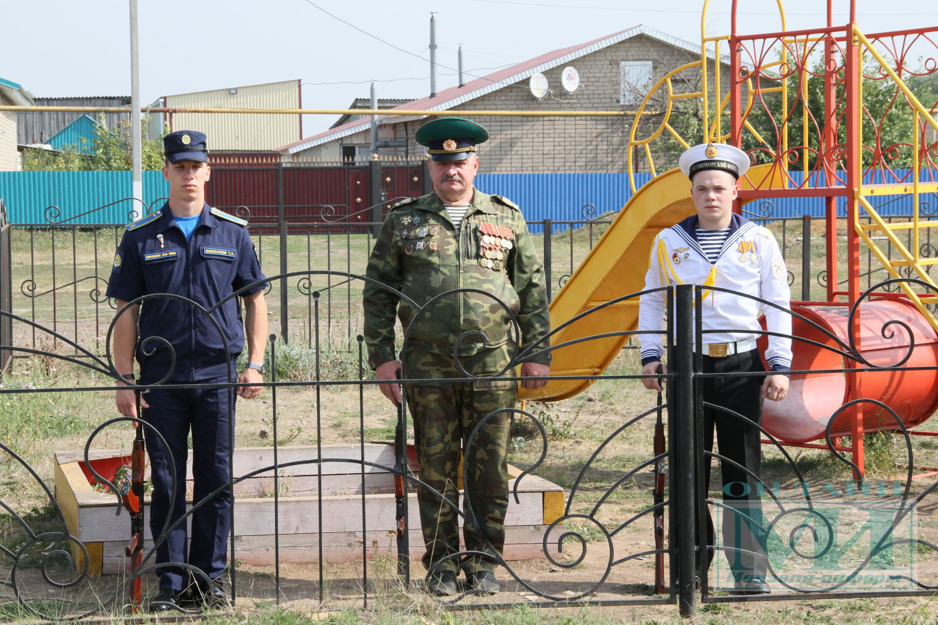 В селе Старая Александровка открыли стелу