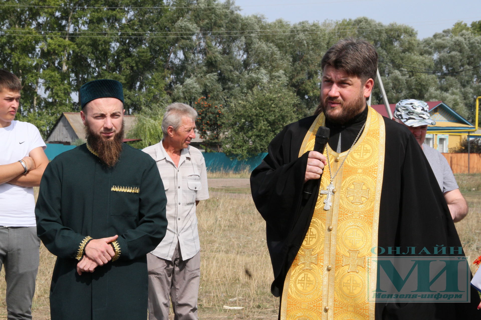 В селе Старая Александровка открыли стелу