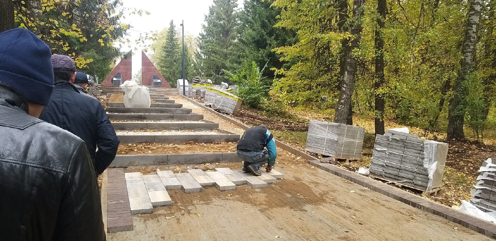 В парке имени Ленина г. Мензелинск с каждым днём создается всё больше условий для отдыха