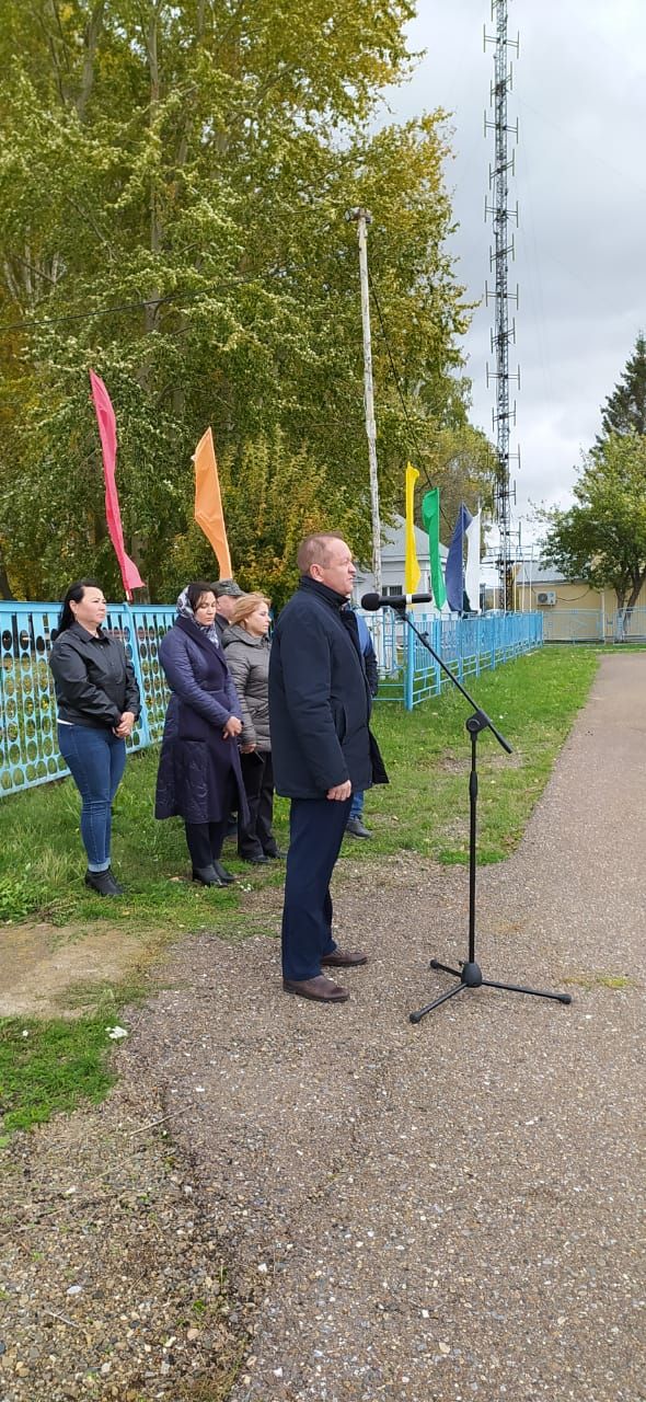 В Мензелинске почтили память разбившихся год назад парашютистов