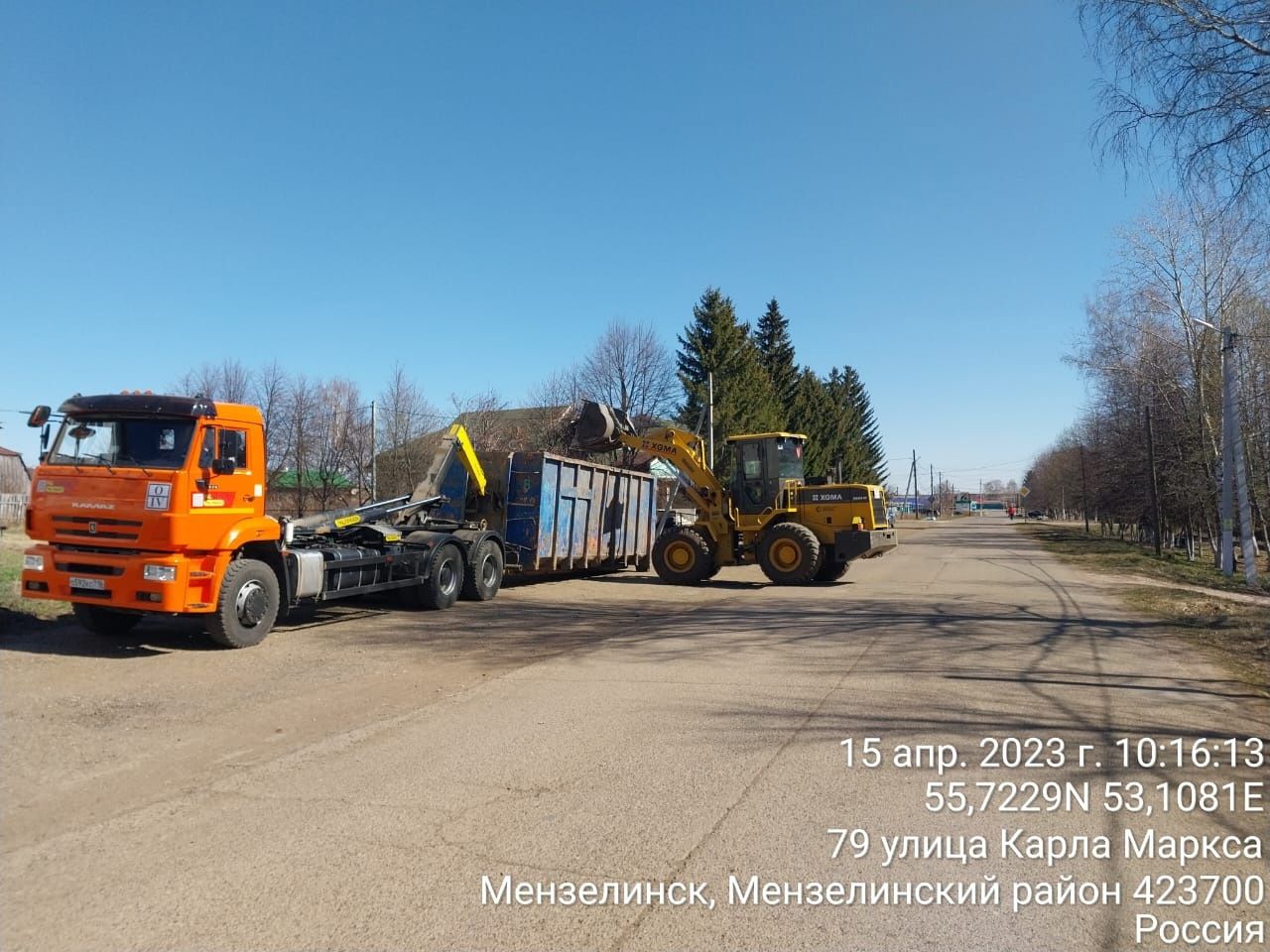 Сегодня в Мензелинске заполнили седьмой контейнер