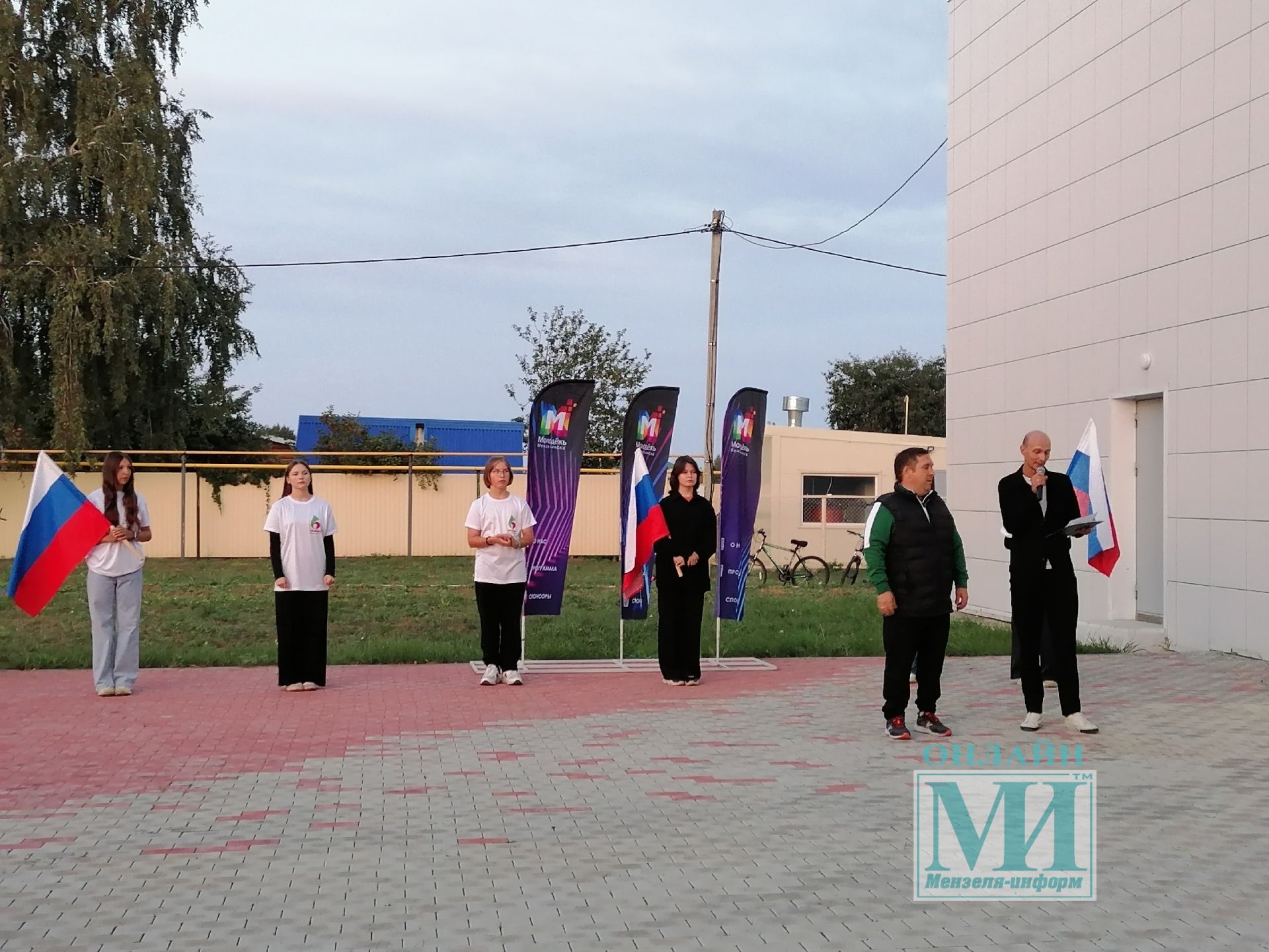 В Мензелинске прошел велопробег в честь Дня Государственного флага РФ