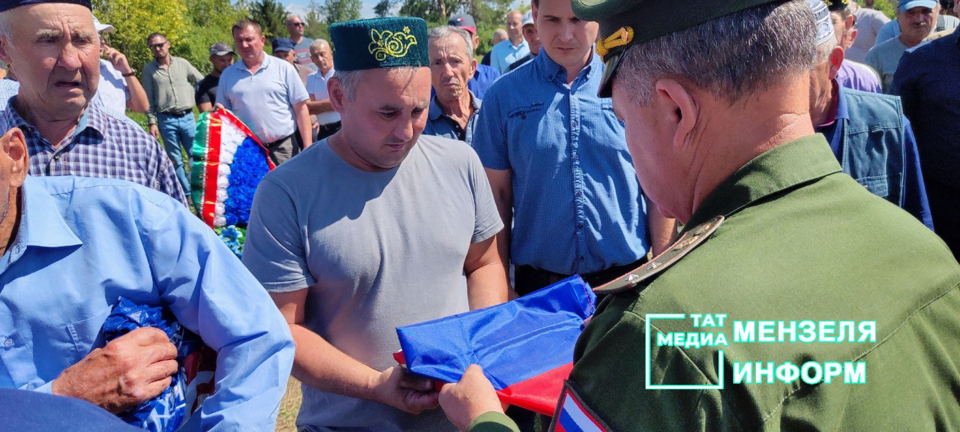 В последнем разговоре сказал, что вернется в отпуск