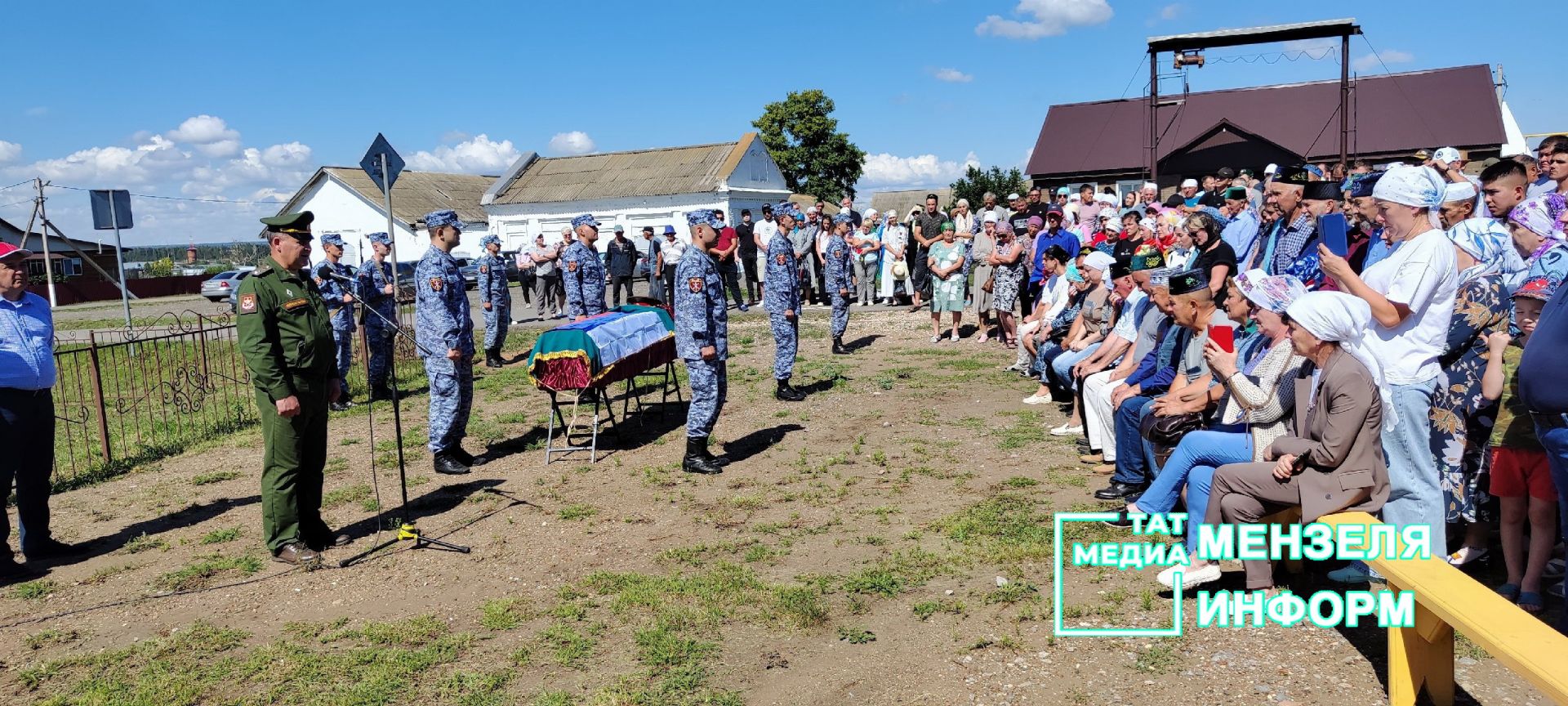 В последнем разговоре сказал, что вернется в отпуск