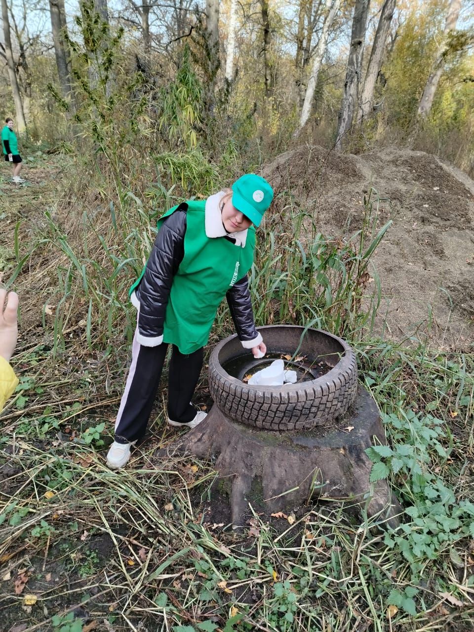 Мензелинские школьники вышли на подкормку диких животных