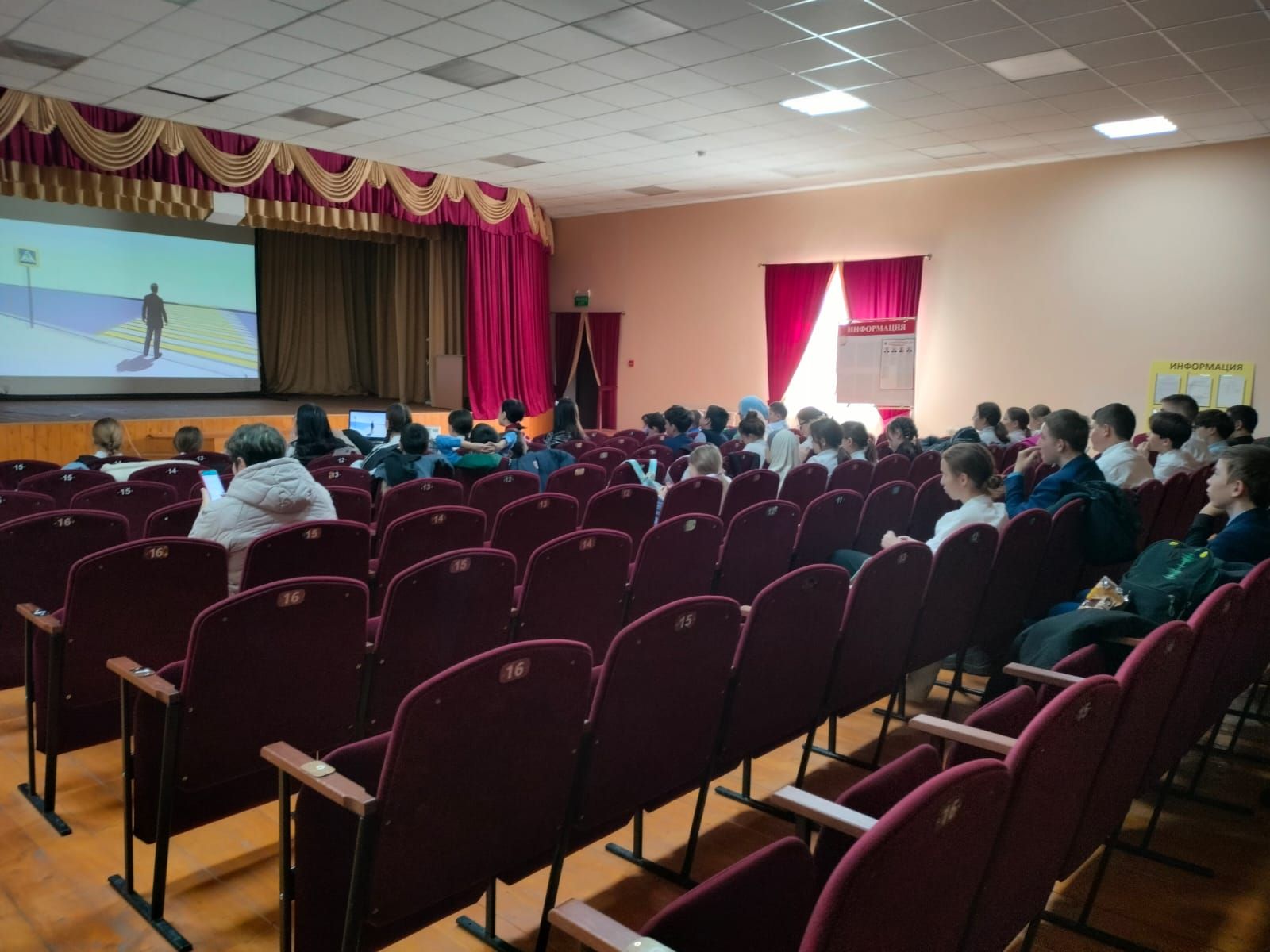 В Верхнетакерменской школе Начальник отделения ГИБДД рассказал о правилах безопасного поведения на дороге