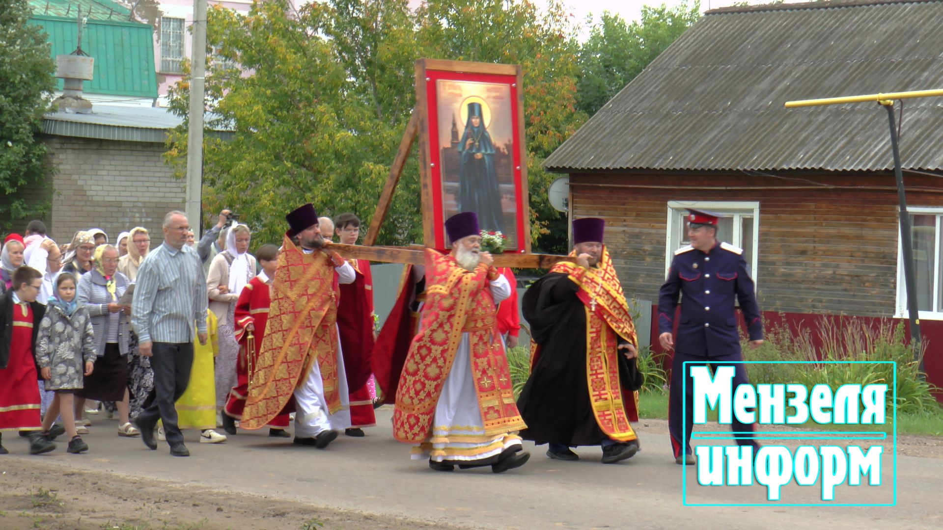 В Мензелинске в День памяти преподобномученицы Маргариты прошло праздничное богослужение и крестный ход