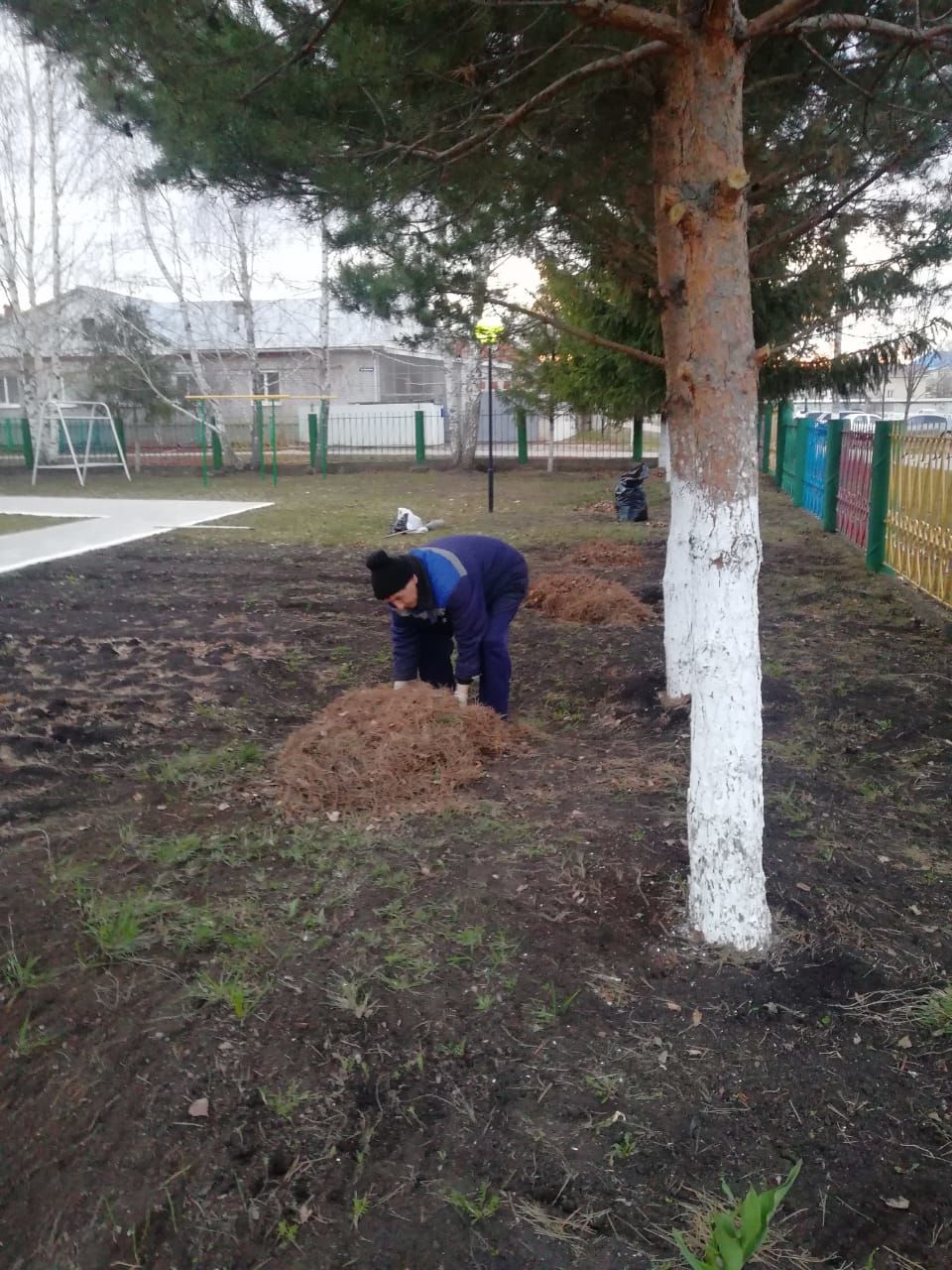 В Мензелинске продолжаются субботники