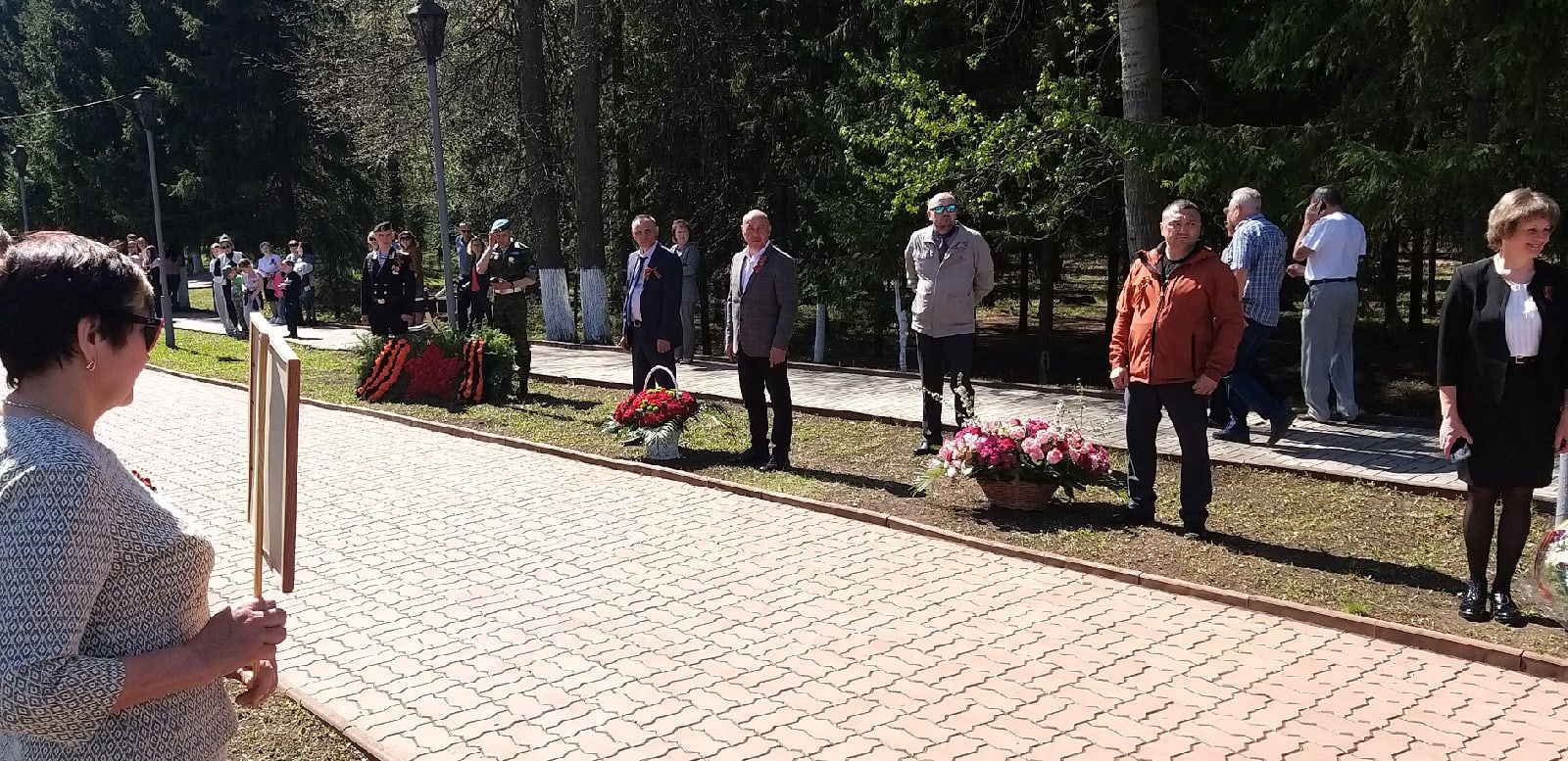 Первый фоторепортаж с митинга Победы в парке имени Ленина Мензелинска