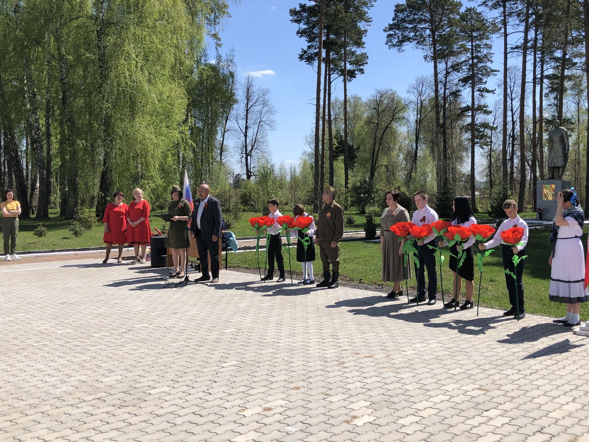 В ГБОУ "Мензелинская школа-интернат" состоялся торжественный митинг посвящённый 76-летию Великой Победы