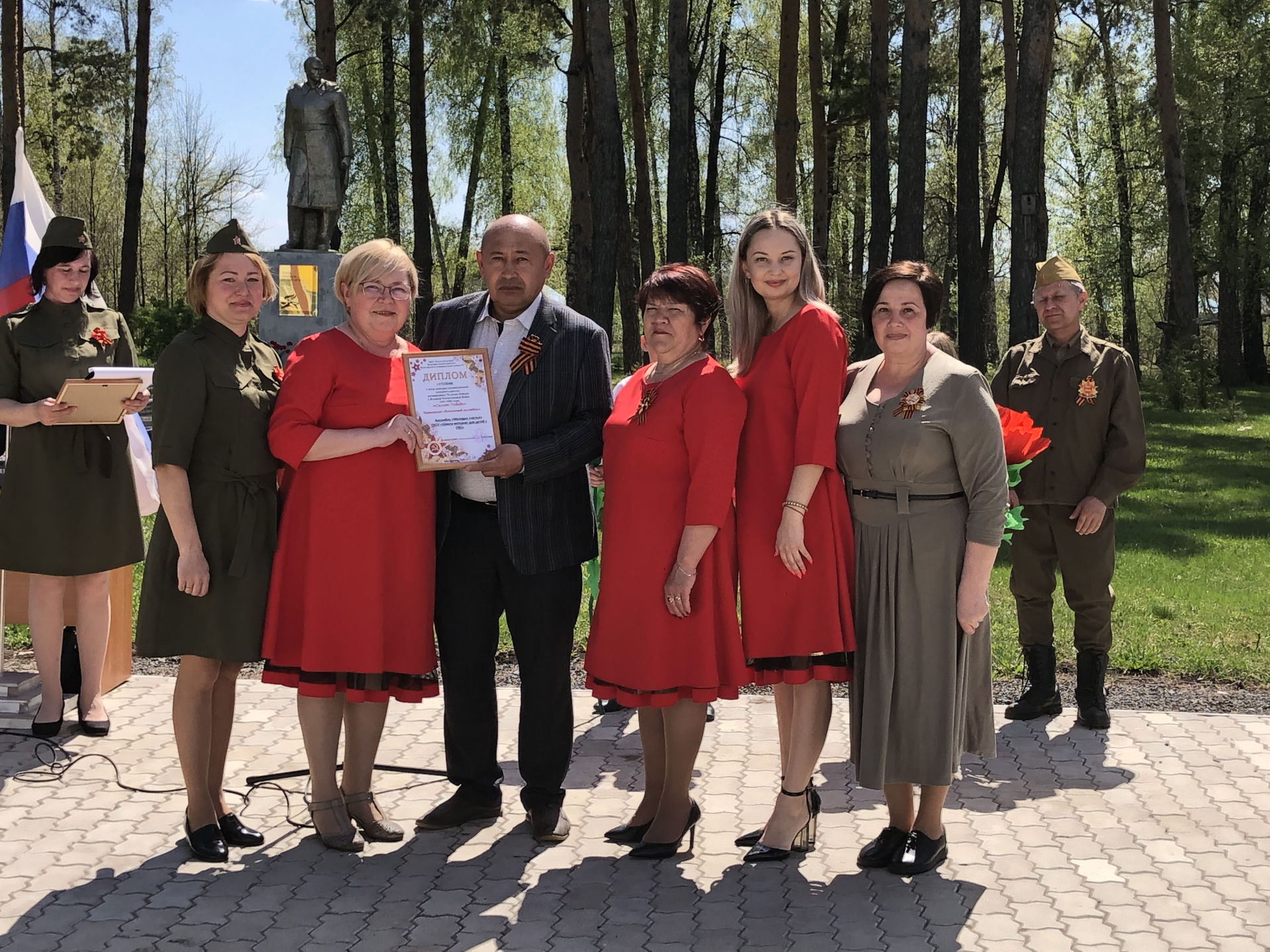 В ГБОУ "Мензелинская школа-интернат" состоялся торжественный митинг посвящённый 76-летию Великой Победы