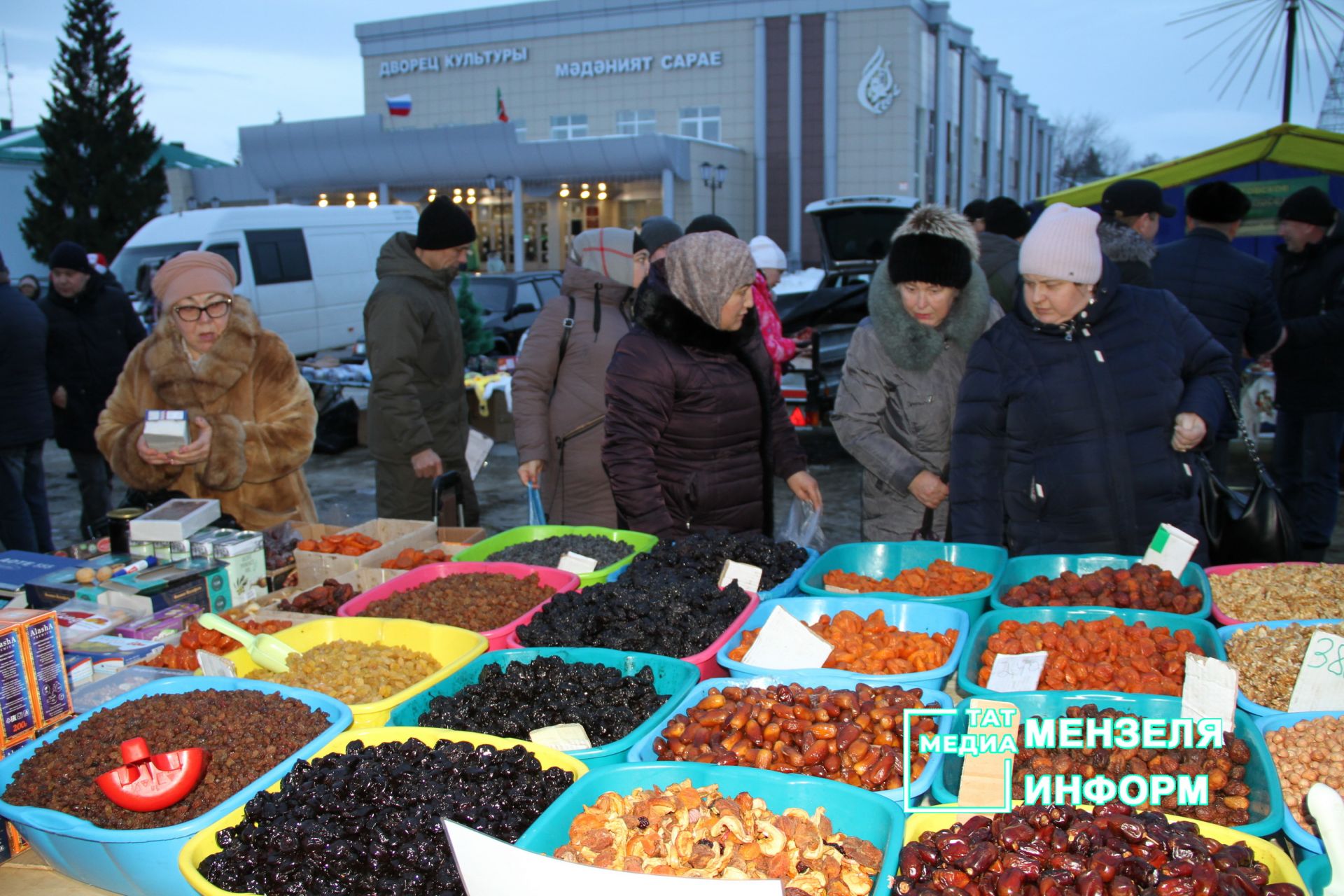 Предновогодняя ярмарка в  Мензелинске